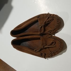 MINNETONKA kilt brown suede moccasins